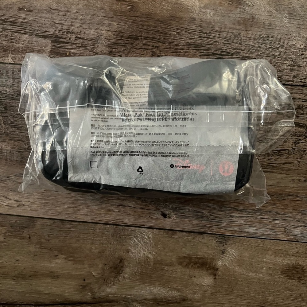 NEW DISNEY X LULULEMON EVERYWHERE BELT BAG MICKEY LOGO - Picture 9 of 10